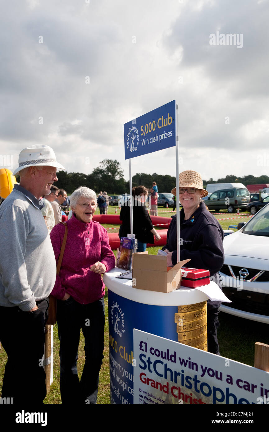 Les billets étaient vendus pour gagner une voiture à l'hôtel St Christopher's Hospice Classic Car Show qui a eu lieu à Orpington, Kent Banque D'Images