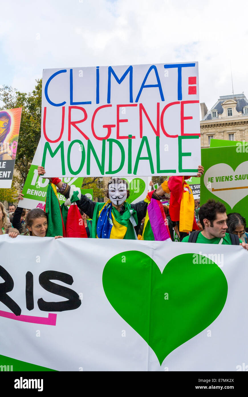 Paris, France, manifestation publique, Marche internationale sur le changement climatique à Paris, foule, Front, avec bannières et panneaux, manifestation climatique, mouvement environnemental français Banque D'Images