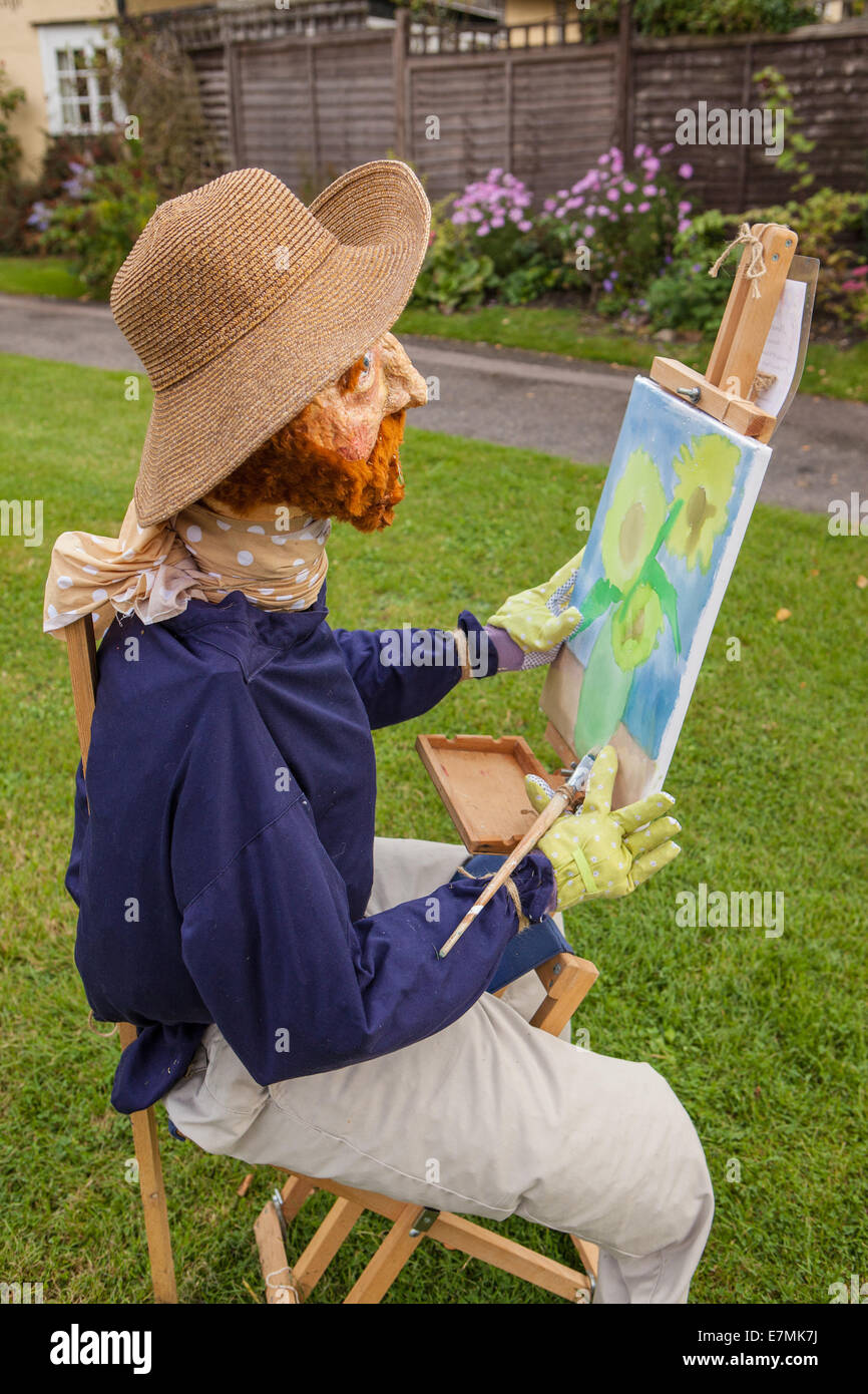Life-like Vincent VAN GOGH épouvantail sur le village vert, Arkesden, Essex, UK Banque D'Images