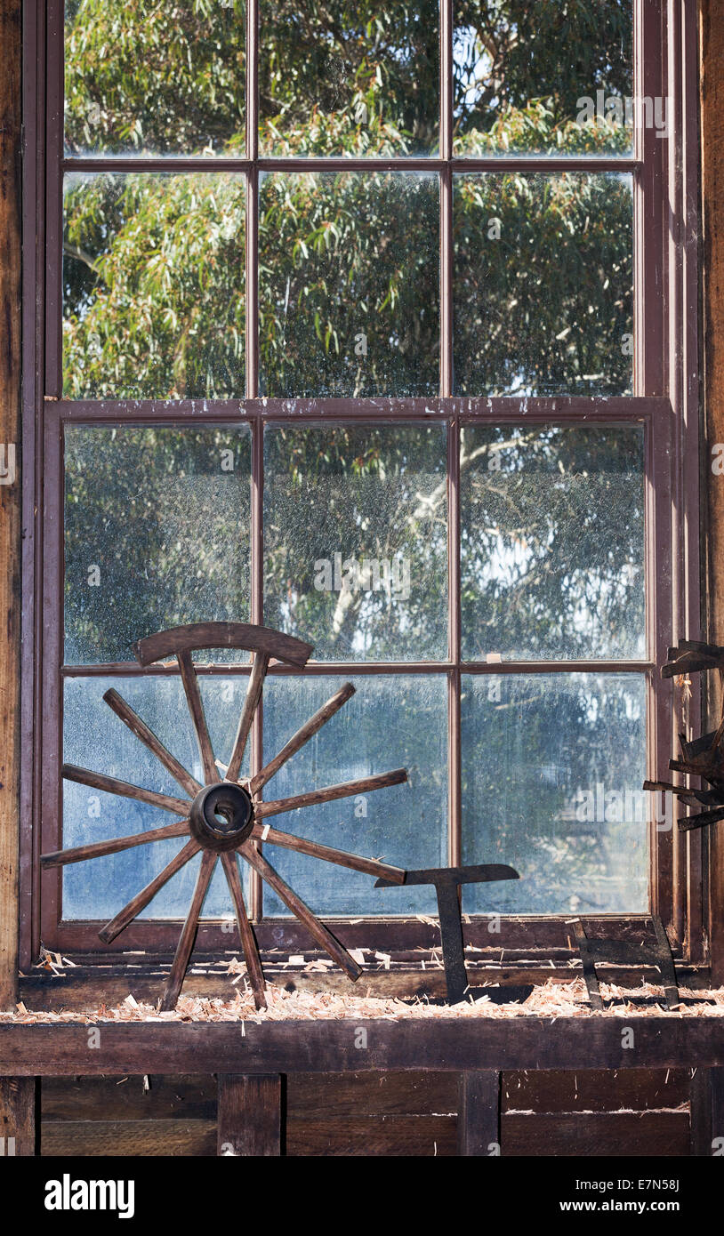 Roue de chariot en atelier Banque D'Images