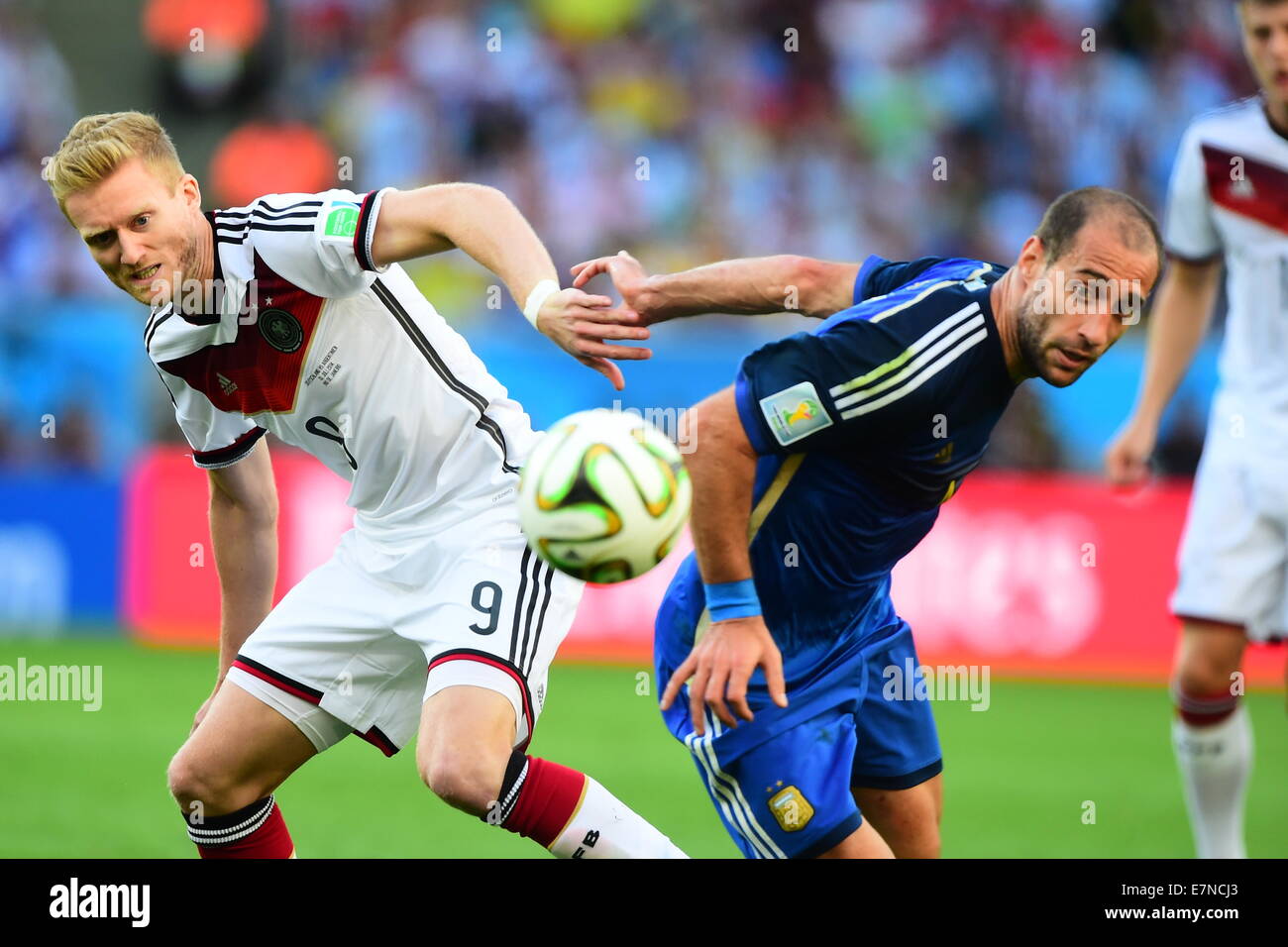 Pablo Zabaleta et André SCHUERRLE Schurrle. Argentine/Allemagne. Finale. Coupe du Monde de la FIFA, Brésil 2014. Du Stade Maracana, Rio. 13 J Banque D'Images