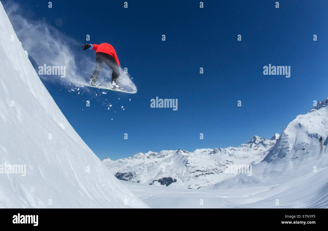 Ski, snow boarder, Bivio, Julier, montagne, montagnes, l'hiver, sports d'hiver, canton, GR, Grisons, Grisons, saut, L... Banque D'Images