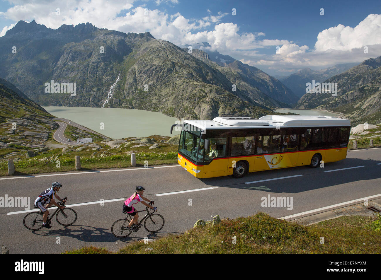 Carpostal, rouler à vélo, le col du Grimsel, glacier, glace, moraine, location, vélo, vélo, vélo, vélo de course, canto Banque D'Images