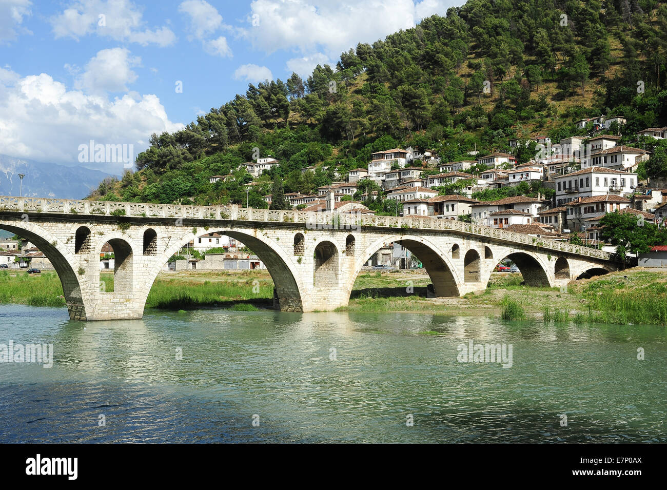 L'Albanie, l'albanais, l'architecture, l'attraction, Balkans, Berat, Berati, BRI, pont, un immeuble, un bâtiment, une ville, Europe, European, g Banque D'Images