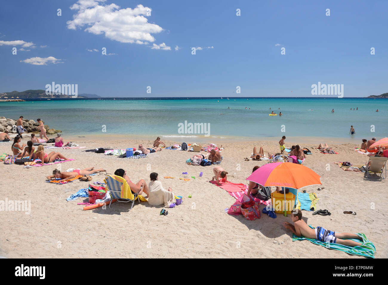 France, Europe, région Provence-Alpes-Côte d'Azur, La Ciotat, plage, Méditerranée, foule Banque D'Images