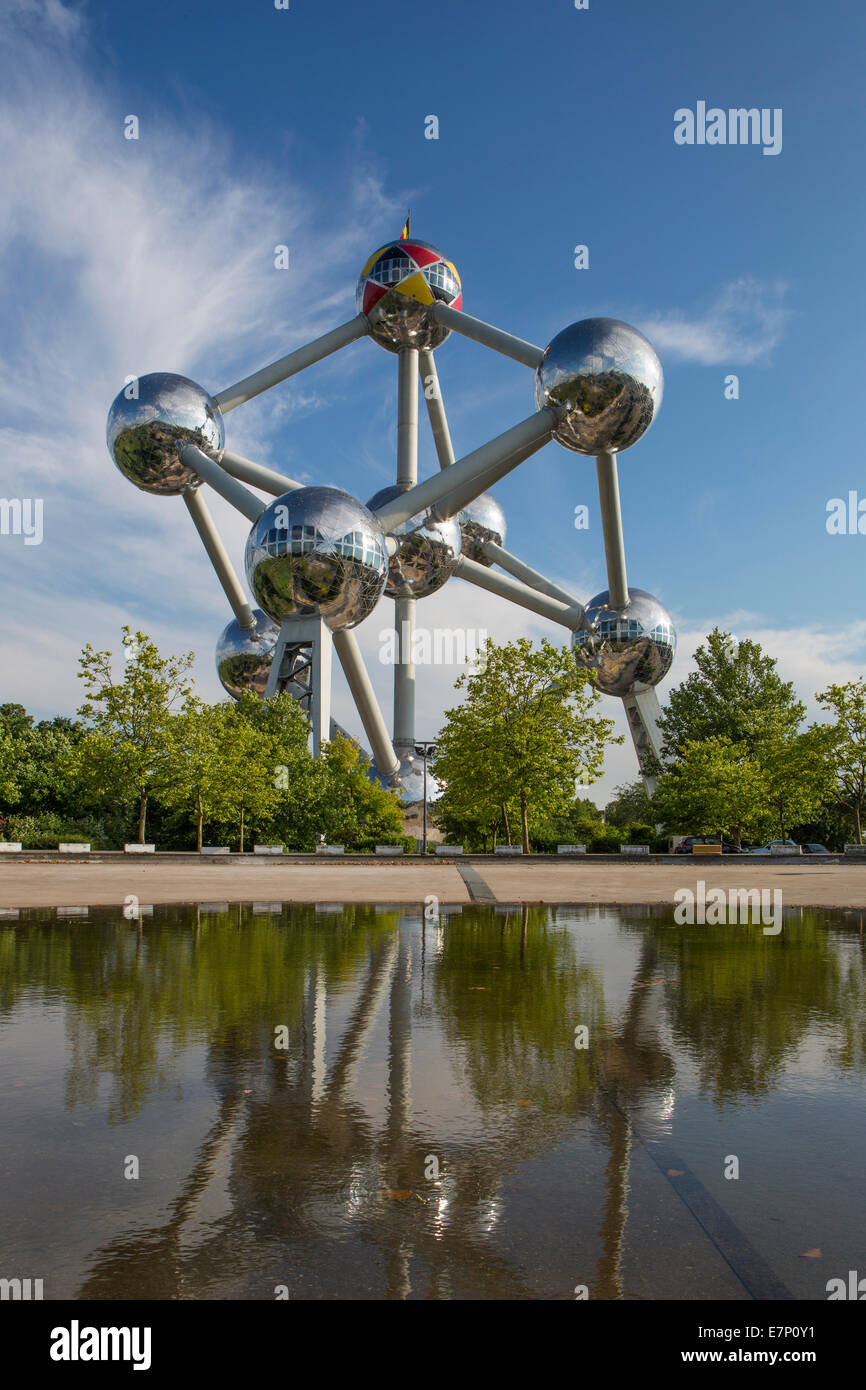 Atomium, sphères, Belgique, Europe, Bruxelles, architecture, ballons, ville, colorée, expo, célèbre, réflexion, printemps, touristique, Banque D'Images