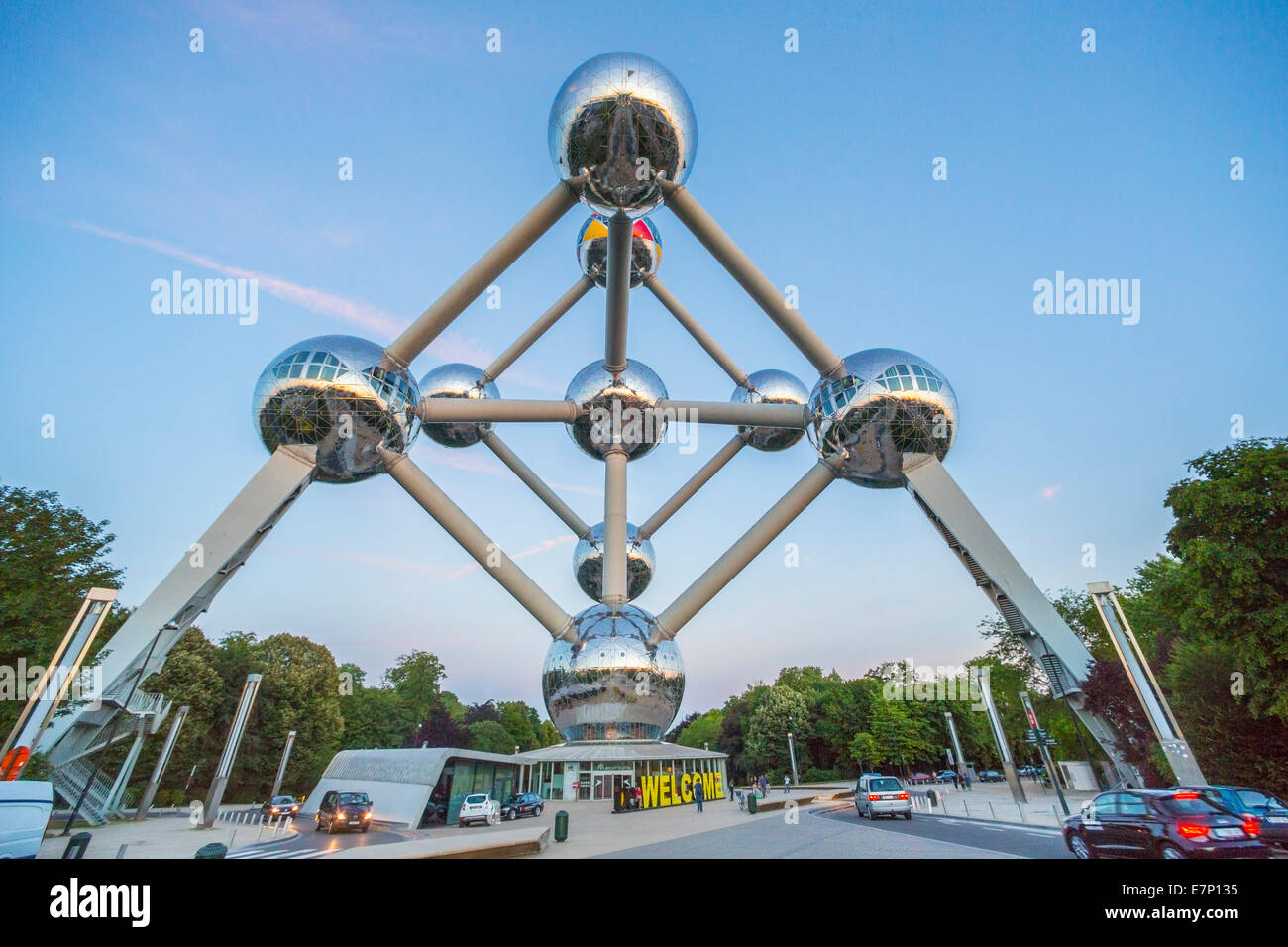 Atomium, sphères, Belgique, Europe, Bruxelles, architecture, ballons, ville, colorée, expo, célèbre, printemps, soir, touristique, tra Banque D'Images