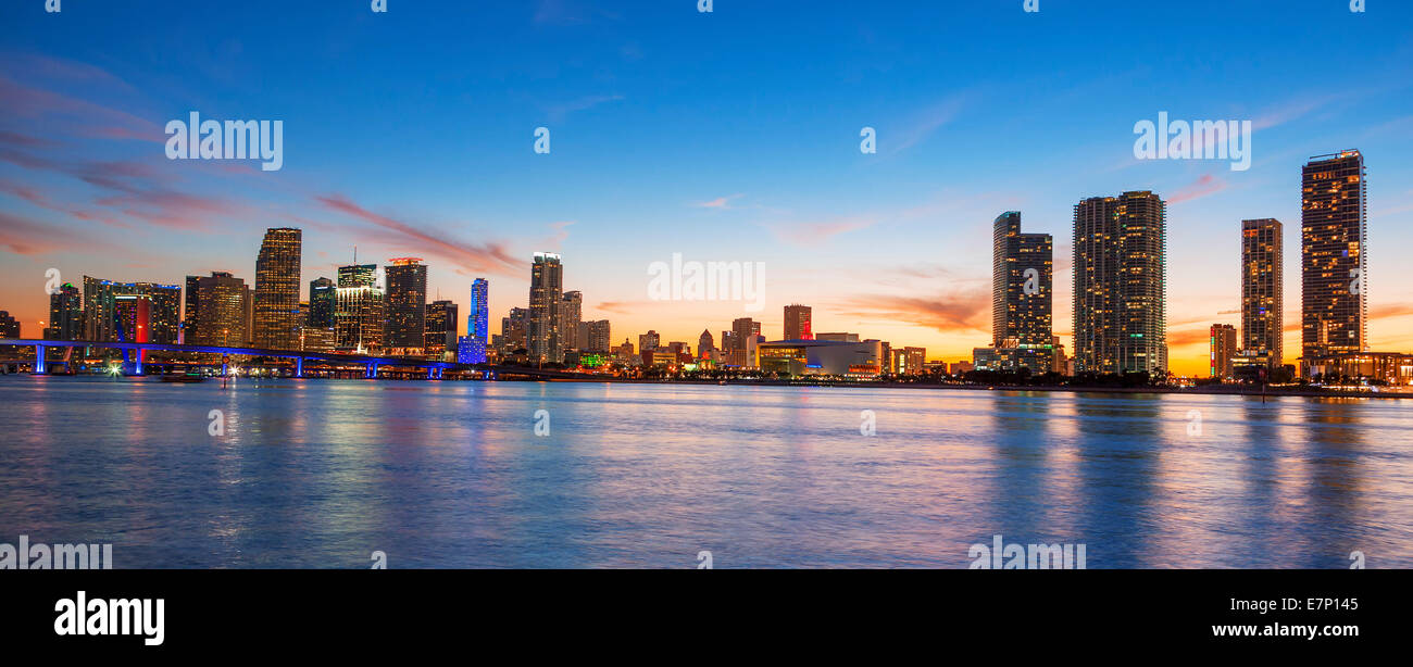 Vue panoramique au coucher du soleil de Miami, USA. Banque D'Images
