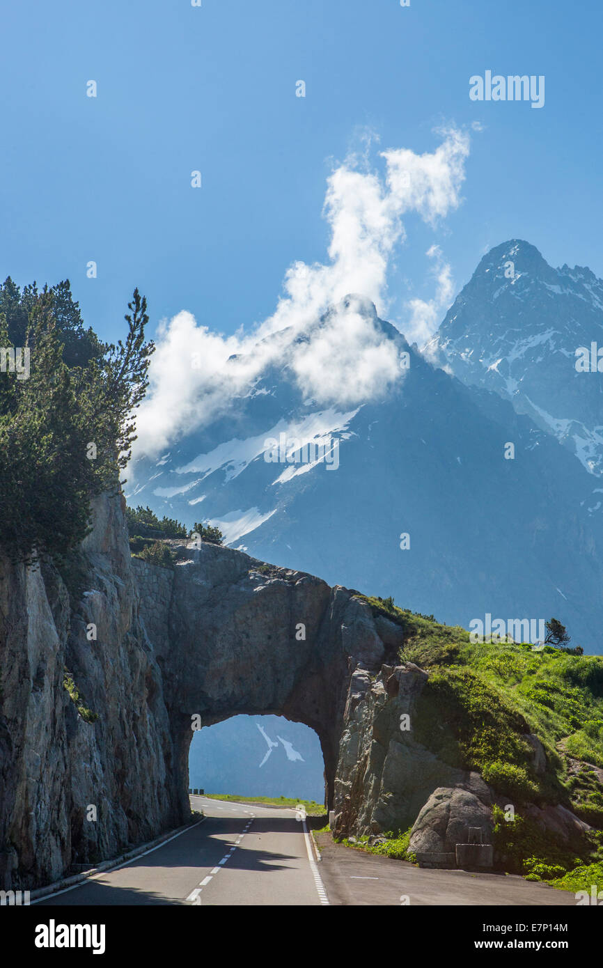 Genève, Suisse, Europe, Alpes, paysage, montagne, col, route, neige, printemps, touristique, voyage, route, tunnel, Banque D'Images