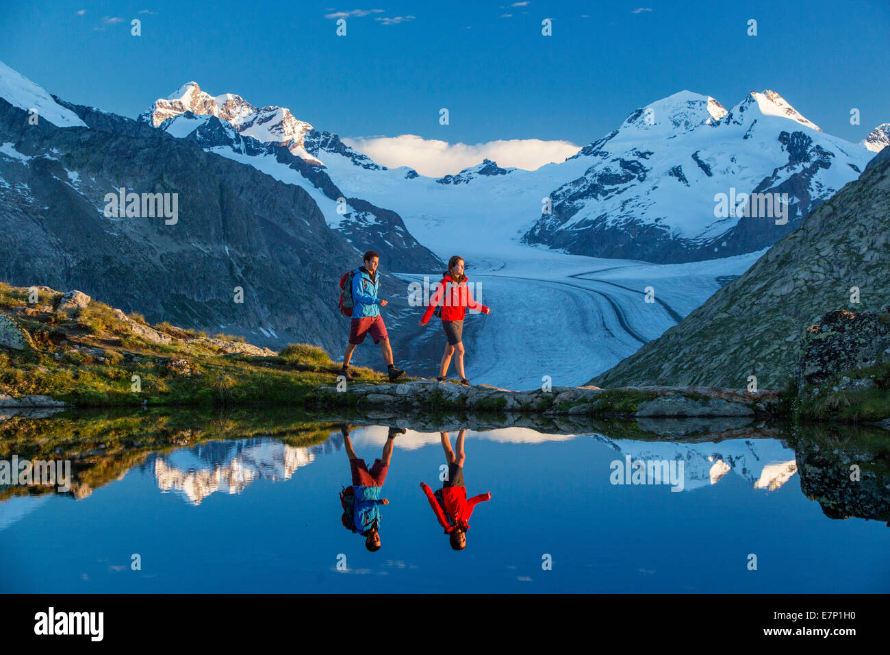 Eggishorn, randonneur, Tällisee, glacier d'Aletsch, montagne, montagnes, glaciers, glace, moraine, l'été le sport, loisirs, aventure, ca Banque D'Images