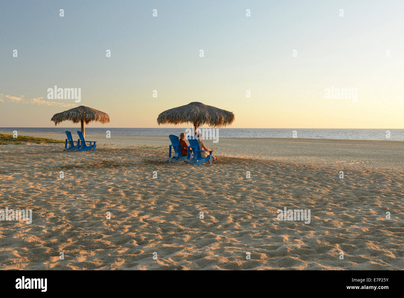 Le Mexique, l'Amérique du Nord, Baja, Baja California, Pescadero, Rancho, resort, plage, sable, parasols Banque D'Images