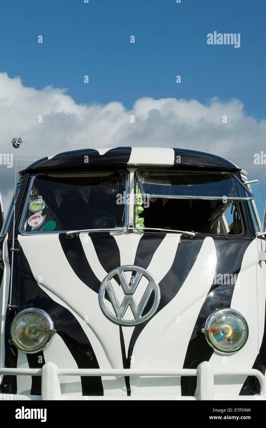 Zebra Bar d'écran partagé VW Volkswagen camper van VW à un spectacle. L'Angleterre Banque D'Images