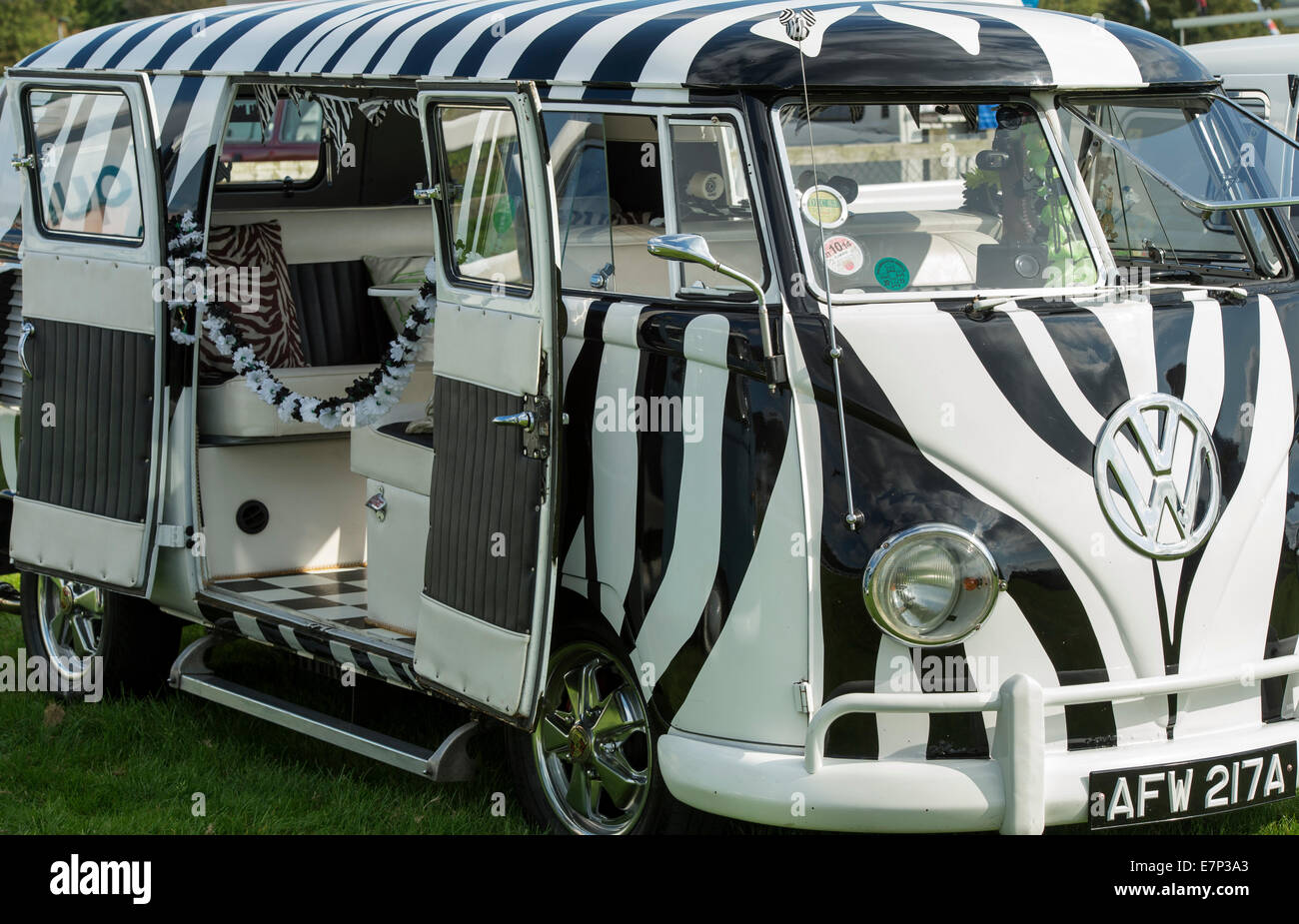 Zebra Bar d'écran partagé VW Volkswagen camper van VW à un spectacle. L'Angleterre Banque D'Images