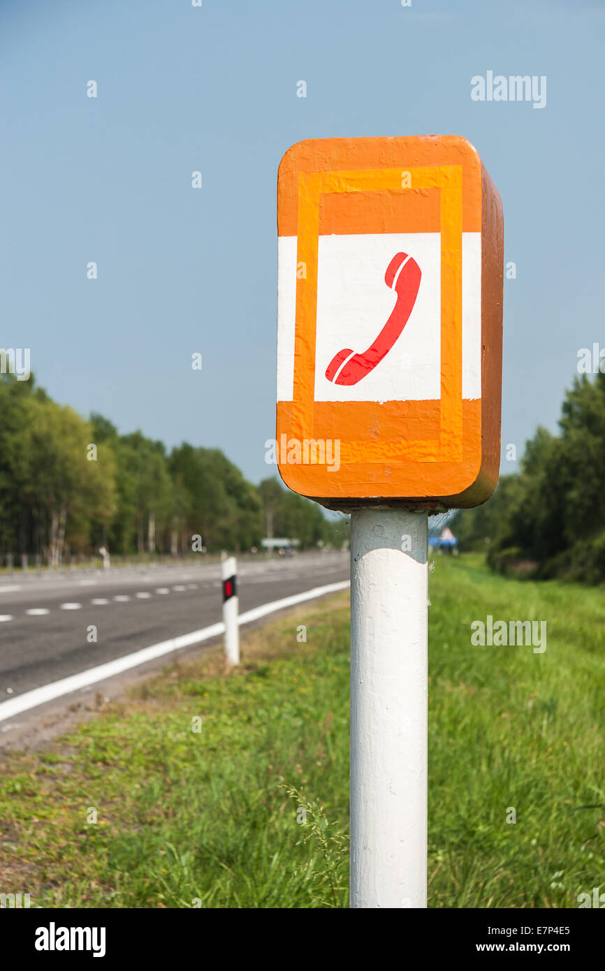 Téléphone SOS sur la route Banque D'Images