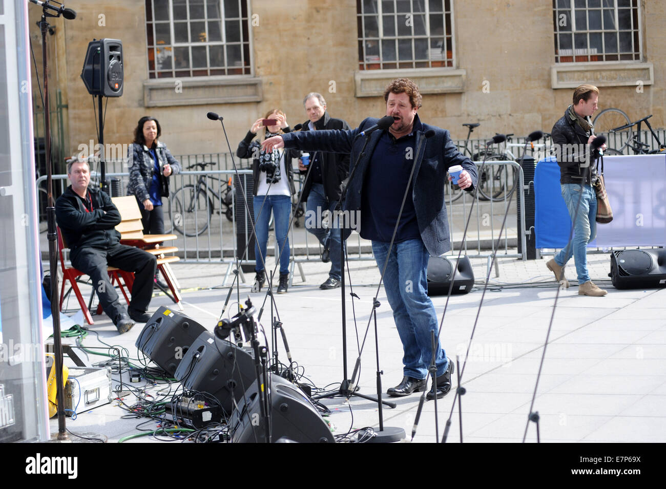 Michael Ball effectue à la BBC dans l'aide de secours Sports avec : Michael Ball Où : London, Royaume-Uni Quand : 20 Mars 2014 Banque D'Images