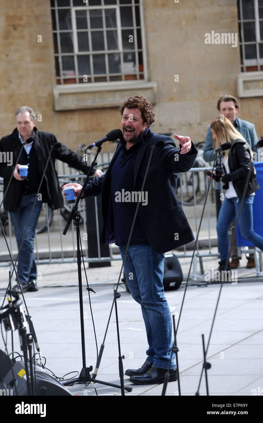 Michael Ball effectue à la BBC dans l'aide de secours Sports avec : Michael Ball Où : London, Royaume-Uni Quand : 20 Mars 2014 Banque D'Images