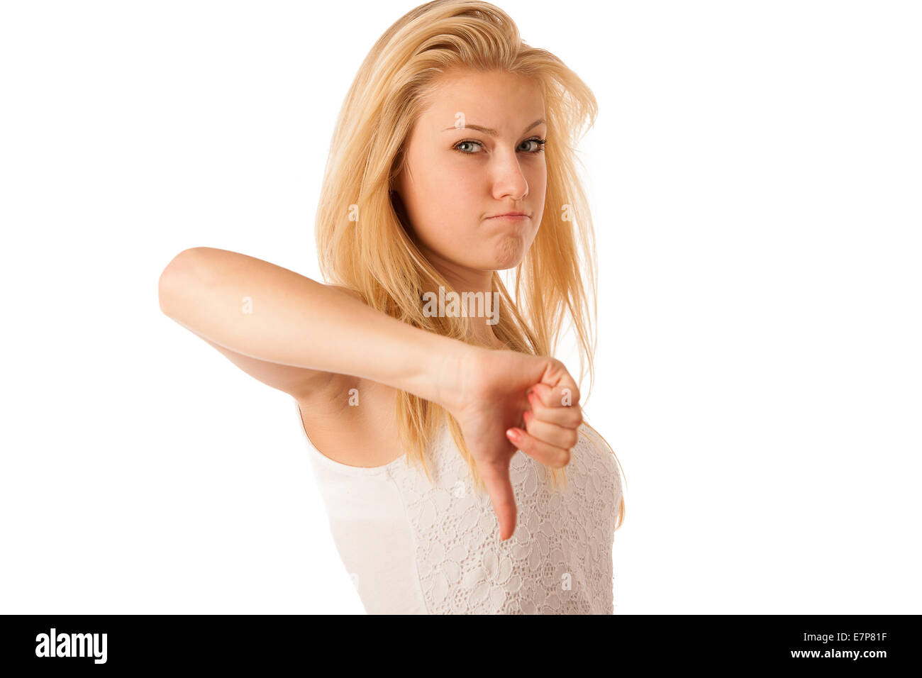 Jeune femme blonde aux yeux bleus, gesticulant et ange avec showing thumb down isolated over white background Banque D'Images