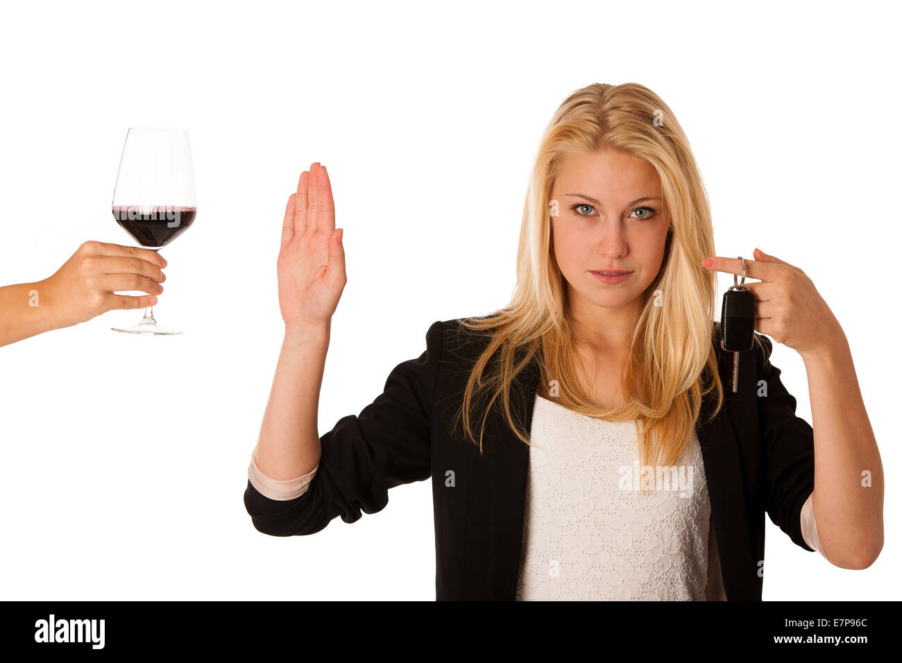 Belle blonde woman gesturing don't drink and drive le geste, avec le refus de prendre un verre de vin rouge isolated over white Banque D'Images