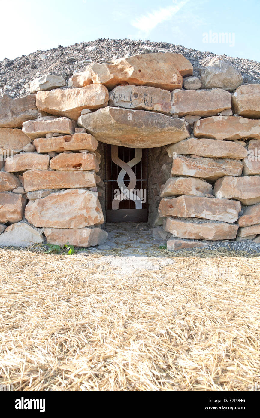 Style néolithique moderne-jour long Barrow chambre funéraire pour le stockage de toutes les urnes de crémation Cannings, près de Devizes, Wiltshire, Royaume-Uni. Banque D'Images