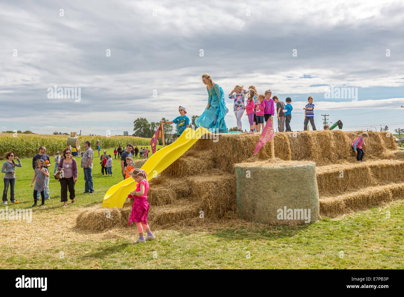 Summerside, Prince Edward Island, Canada, 21 sept., 2014. Les enfants et les parents participent à des activités à la Journée Portes Ouvertes à Summerside, Î. L'événement de la Journée agricole portes ouvertes est organisé chaque année et voir plus de 20 exploitations agricoles de l'Île du Prince Édouard ouvert au public offrant des activités amusantes et interactives pour en apprendre davantage sur la vie à la ferme. Credit : Verena Matthieu/Alamy Live News Banque D'Images