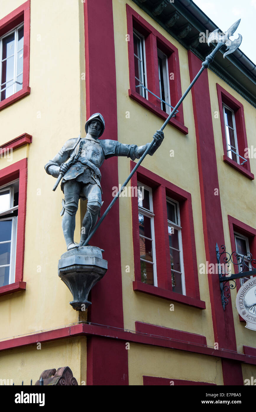 Sculpture du chevalier médiéval décoration coin de l'ancien bâtiment, Heidelberg, Bade-Wurtemberg, Allemagne , Europe Banque D'Images