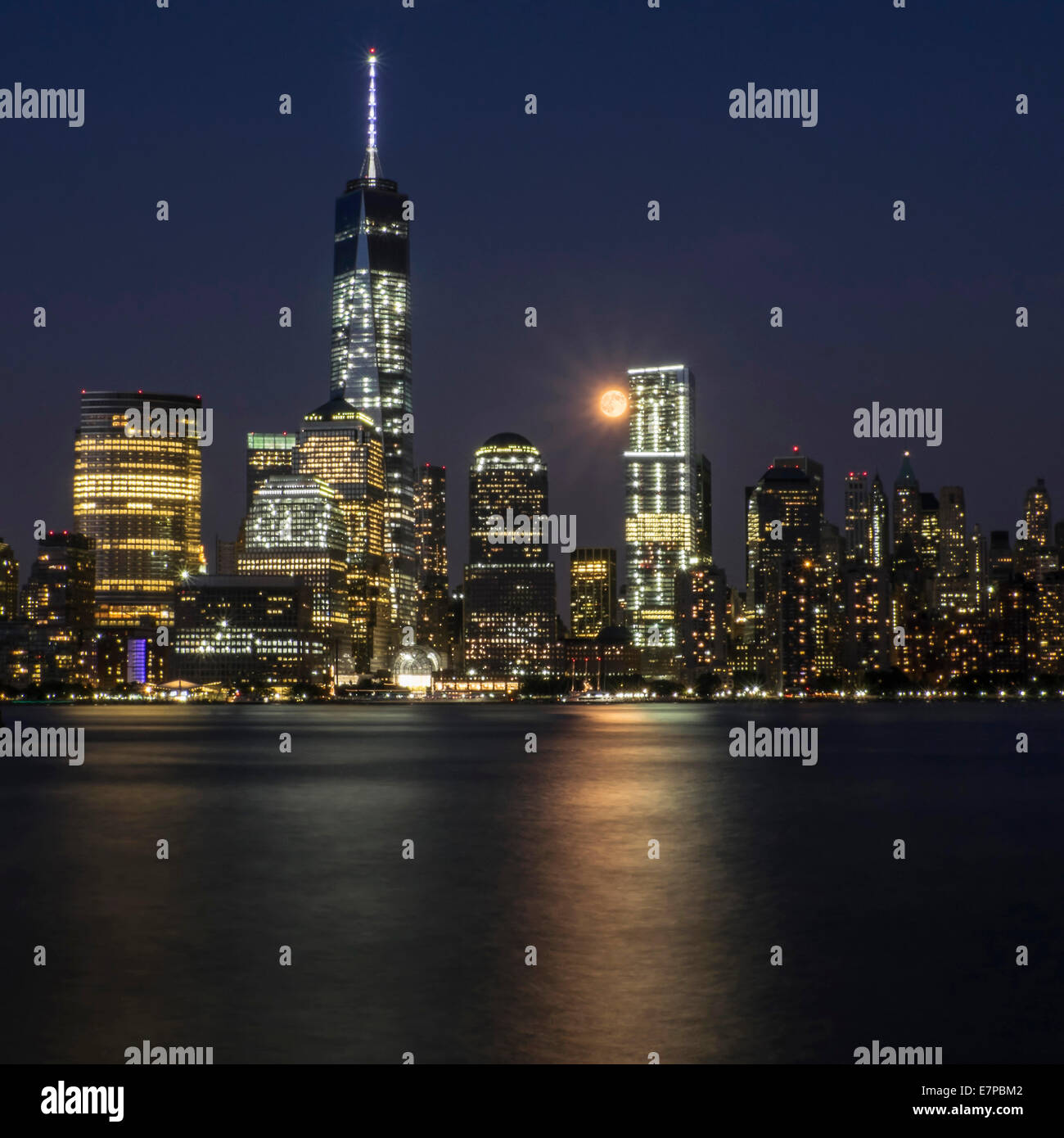 USA, l'État de New York, New York City, Cityscape at night Banque D'Images