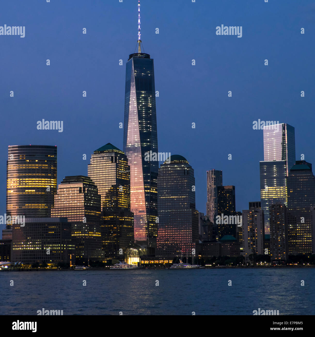 USA, New York State, New York, paysage urbain au crépuscule Banque D'Images