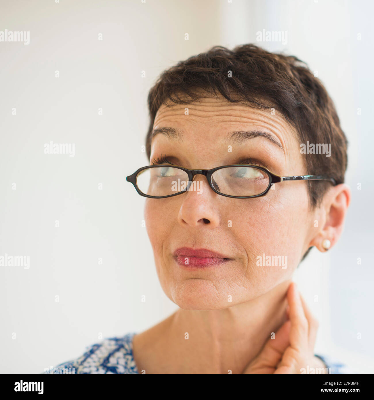 Portrait of senior woman wearing eyeglasses Banque D'Images