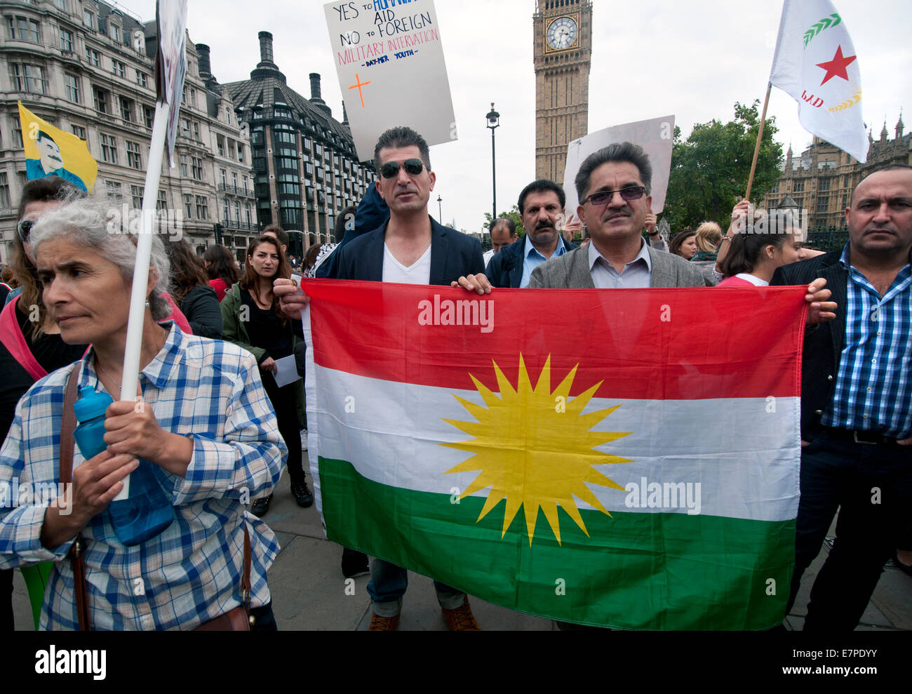 Manifestation à la place du Parlement Londres contre ISIS / État islamique massacres kurdes en Iraq et en Syrie 20 Sept 2014 Banque D'Images