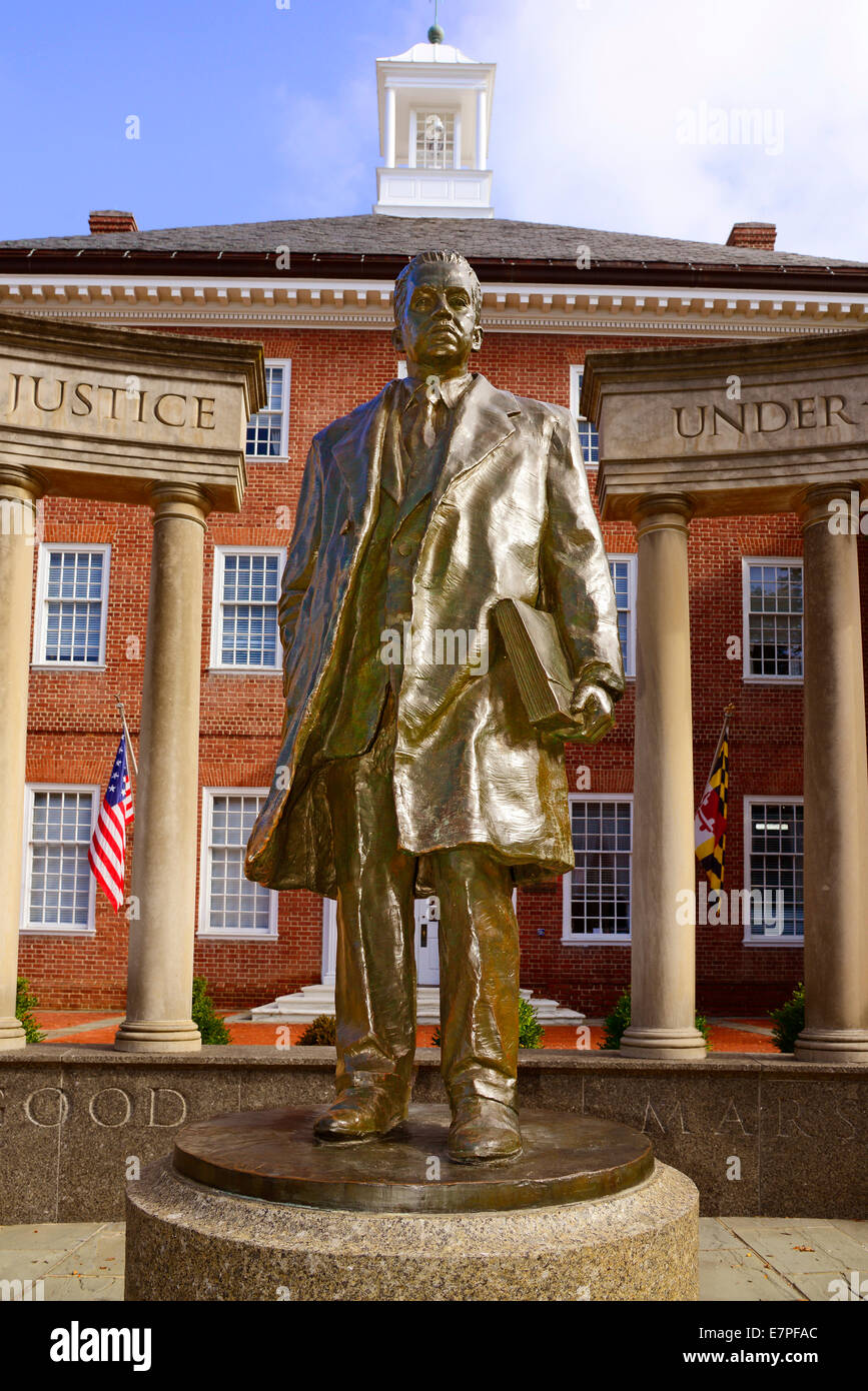 Une statue de l'ex-juge de la Cour suprême dans Thurgood Marshall le Sénat avant James Immeuble de bureaux le Maryland State House Banque D'Images