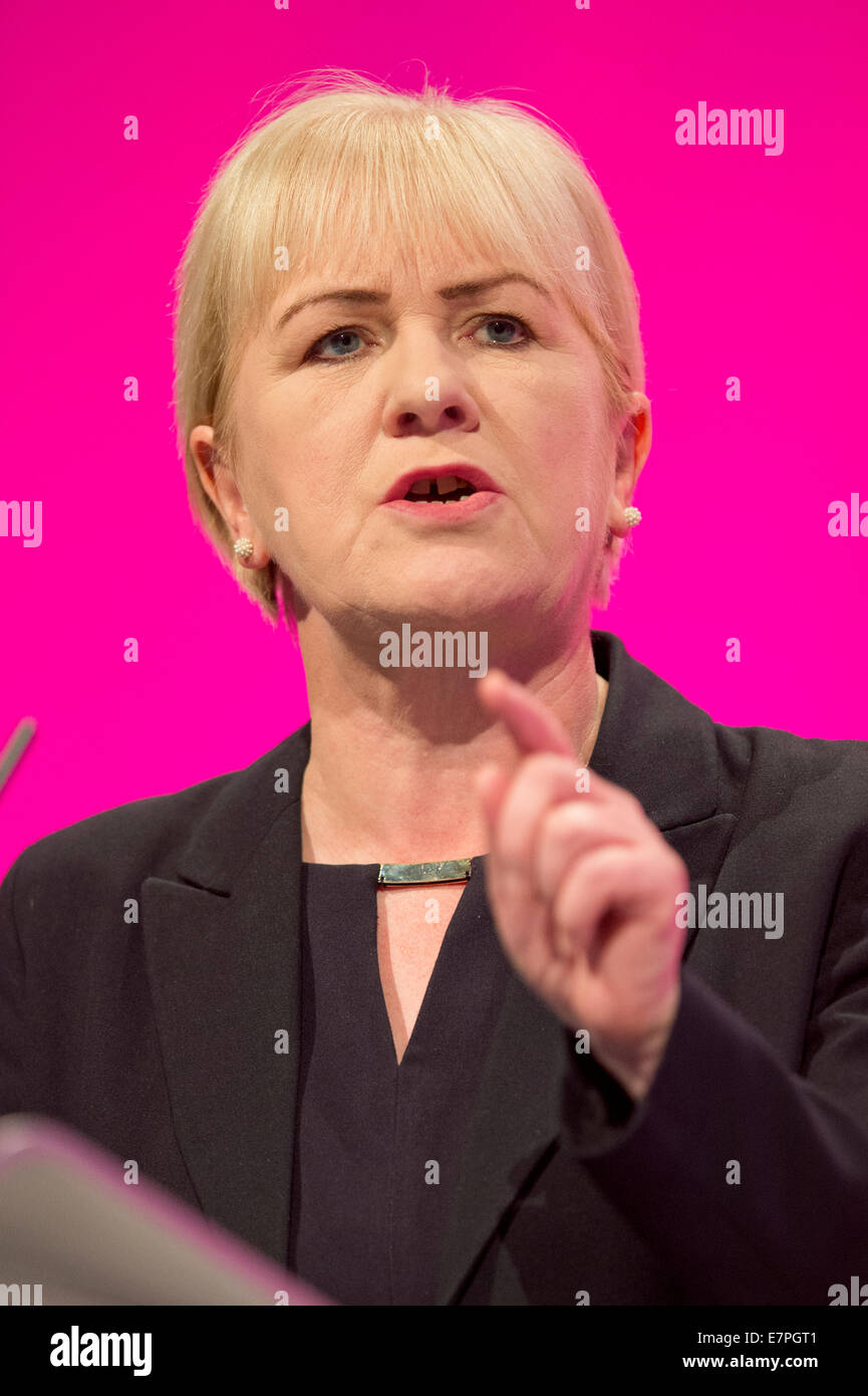 Manchester, UK. 22 Septembre, 2014. Johann Lamont, leader du parti travailliste écossais, les adresses l'auditorium le deuxième jour de la conférence annuelle du Parti travailliste à Manchester Central Convention Complex Crédit : Russell Hart/Alamy Live News. Banque D'Images