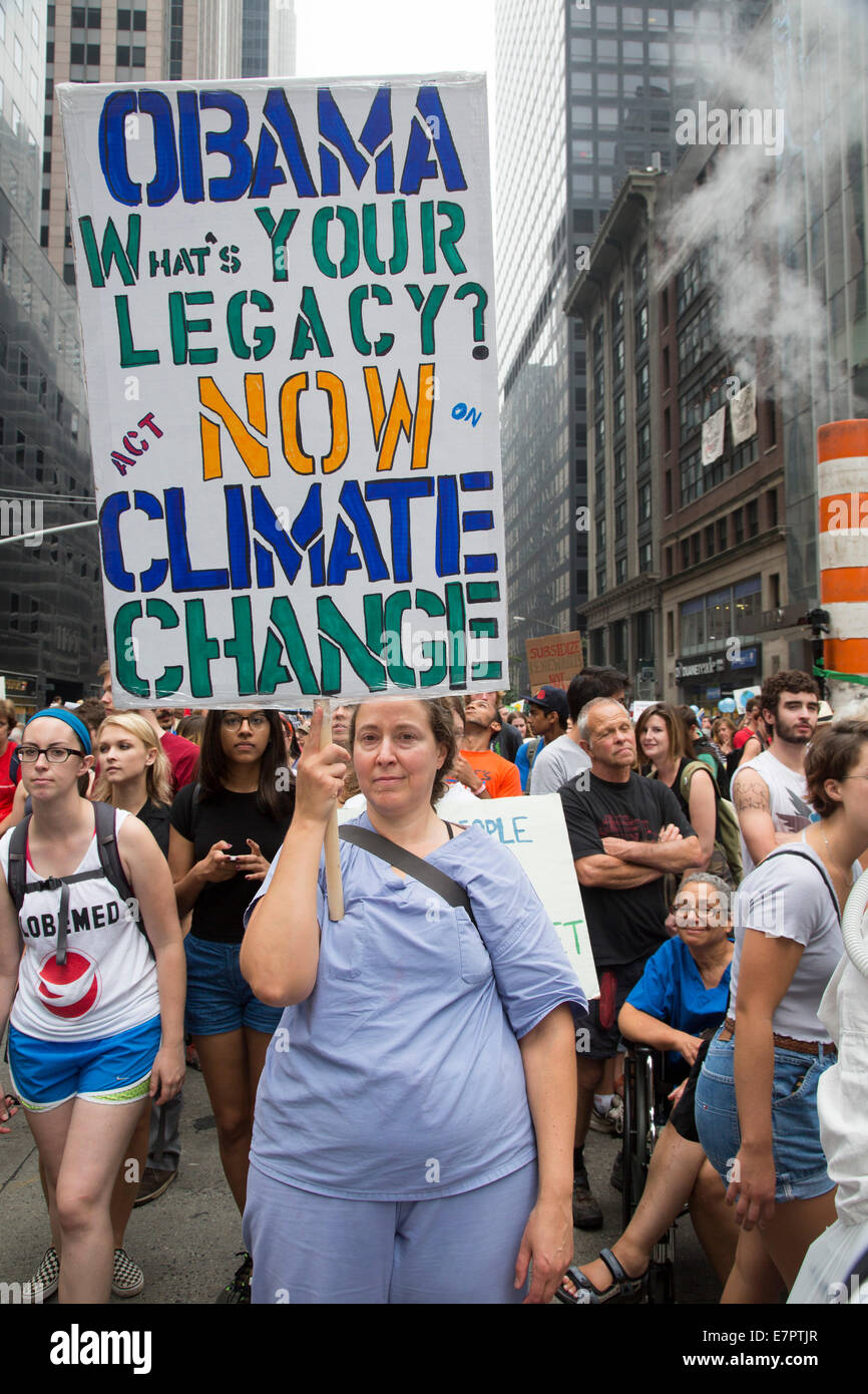 New York, New York USA - 21 septembre 2014 - Des centaines de milliers ont rejoint le gouvernemt Mars climatique' pour exiger une action urgente contre la menace du changement climatique. Crédit : Jim West/Alamy Live News Banque D'Images