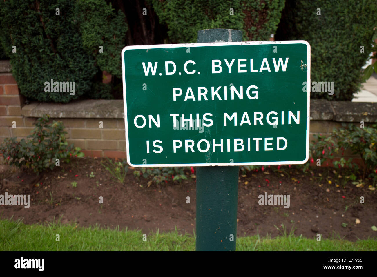 Bye law parking sign, Whitnash, Leamington Spa, Warwickshire, England, UK Banque D'Images