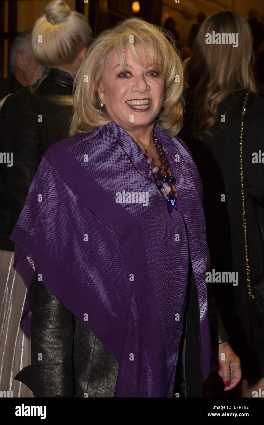 Londres, Royaume-Uni. 22 septembre 2014. En Photo : la chanteuse Elaine Paige. Les célébrités arrivent pour la presse nuit de l'Andrew Lloyd Webber et Tim Rice encore de 'Evita' au Dominion Theatre, Londres, Royaume-Uni. Credit : Nick Savage/Alamy Live News Banque D'Images