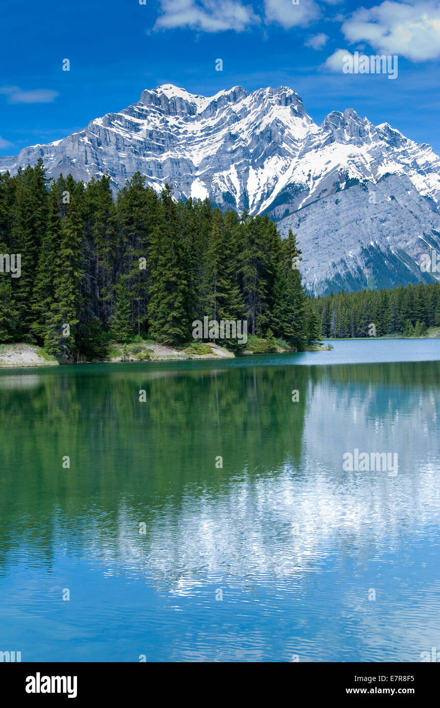 Le lac Johnson, Banff, Alberta, Canada Banque D'Images