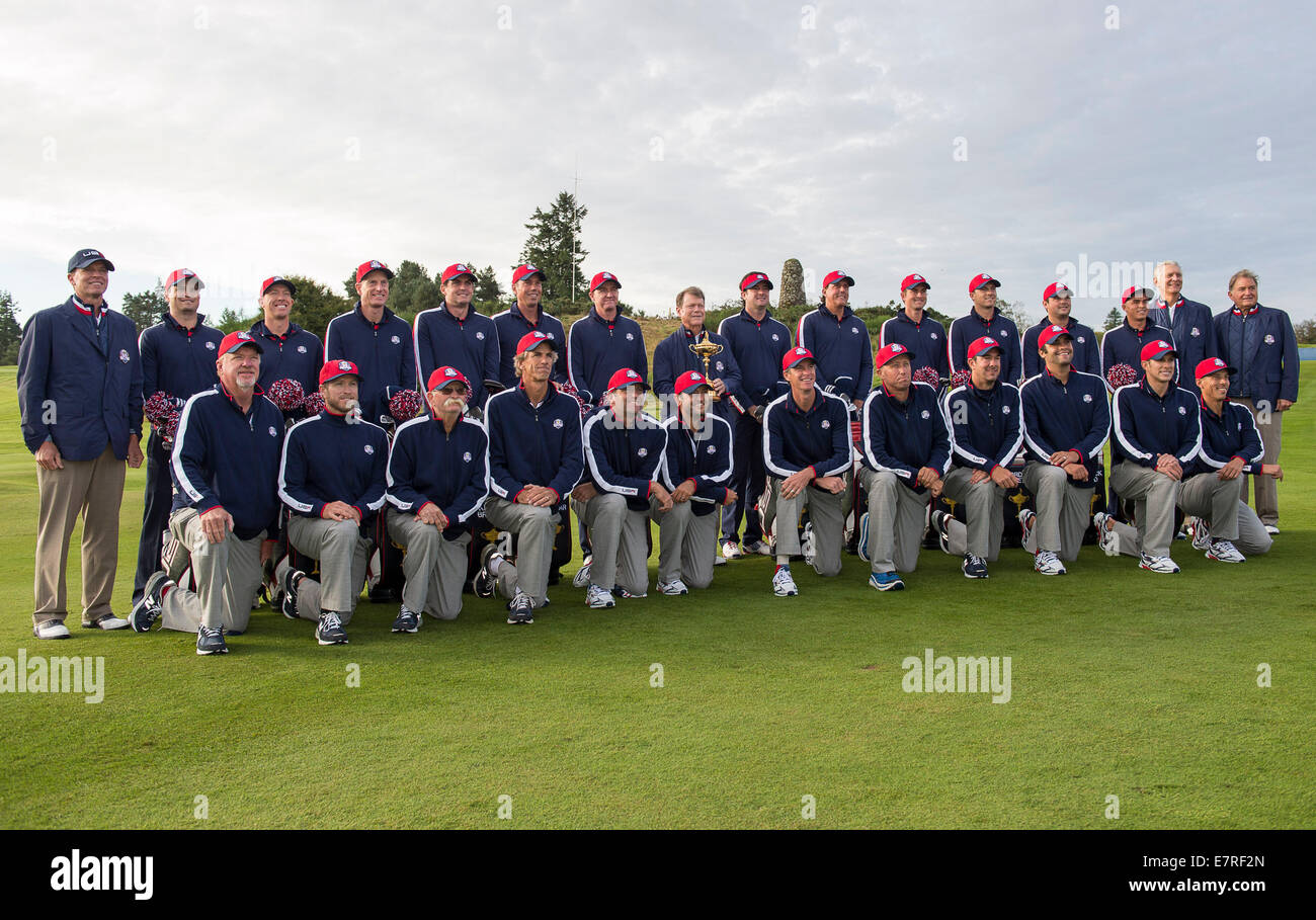 Gleneagles, Sangüesa, Perthshire, en Écosse. Sep 23, 2014. La Ryder Cup. L'équipe américaine et leurs caddies pendant le photshoot officiel. Rickie Fowler, Jim Furyk, Zach Johnson, Matt Kuchar, Phil Mickelson, Patrick Reed, Jordan Spieth, Jimmy Walker, Bubba Watson, Keegan Bradley, Hunter Mahan et Webb Simpson : Action Crédit Plus Sport/Alamy Live News Banque D'Images