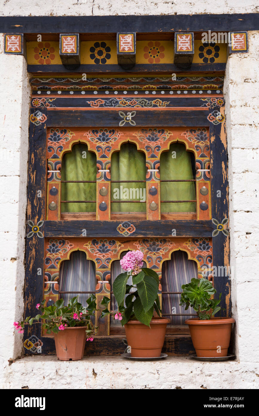 Trashi Yangtse Bhoutan oriental, vieux, Dongdi Dzong, fenêtre décorée de Monk's quarters Banque D'Images