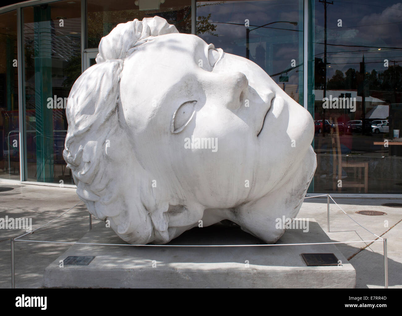 Sculpture Tête de femme géant à Sacramento en Californie Banque D'Images