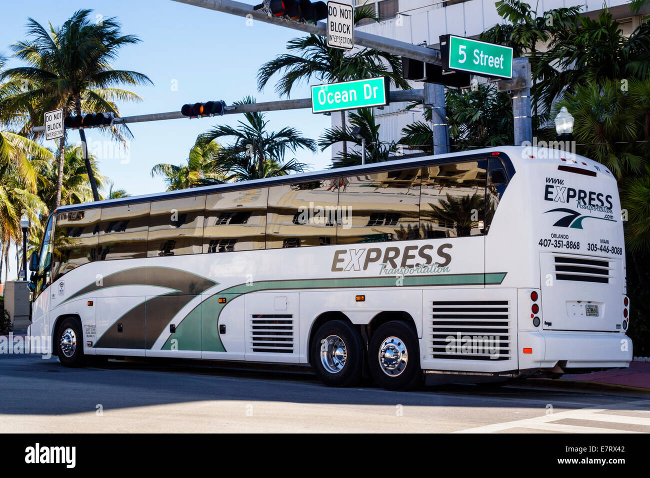 Miami Beach Florida, Ocean Drive, bus, autocar, transport, les visiteurs voyage voyage touristique touristique site touristique sites culturels culture, vacances g Banque D'Images