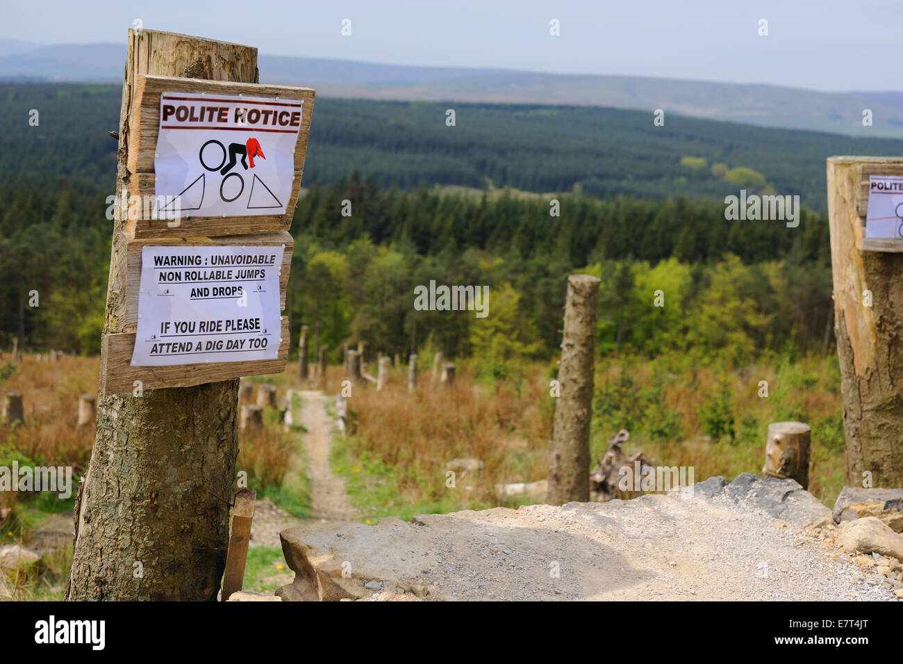 Vtt descente à un trail centre Banque D'Images