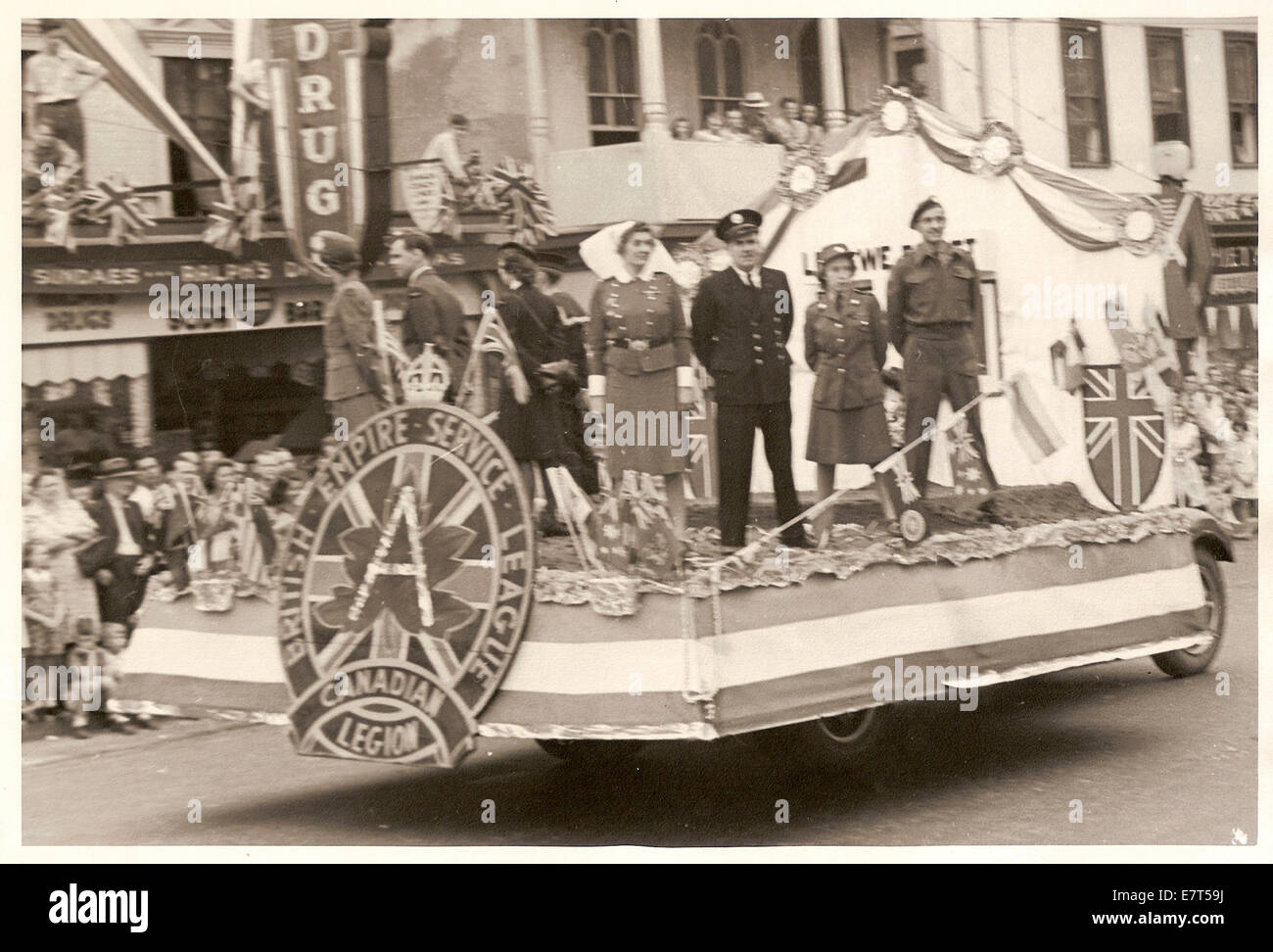 Dans le cadre du centenaire de l'incorporation de Dundas en tant que ville en 1947, un défilé a eu lieu le 1 juillet. Le défilé a commencé à l'école secondaire et se terminait à la Driving Park. La photographie fait partie de la Série 3 : des photographies dans le Centennial Dundas (1947) Commission fond Banque D'Images