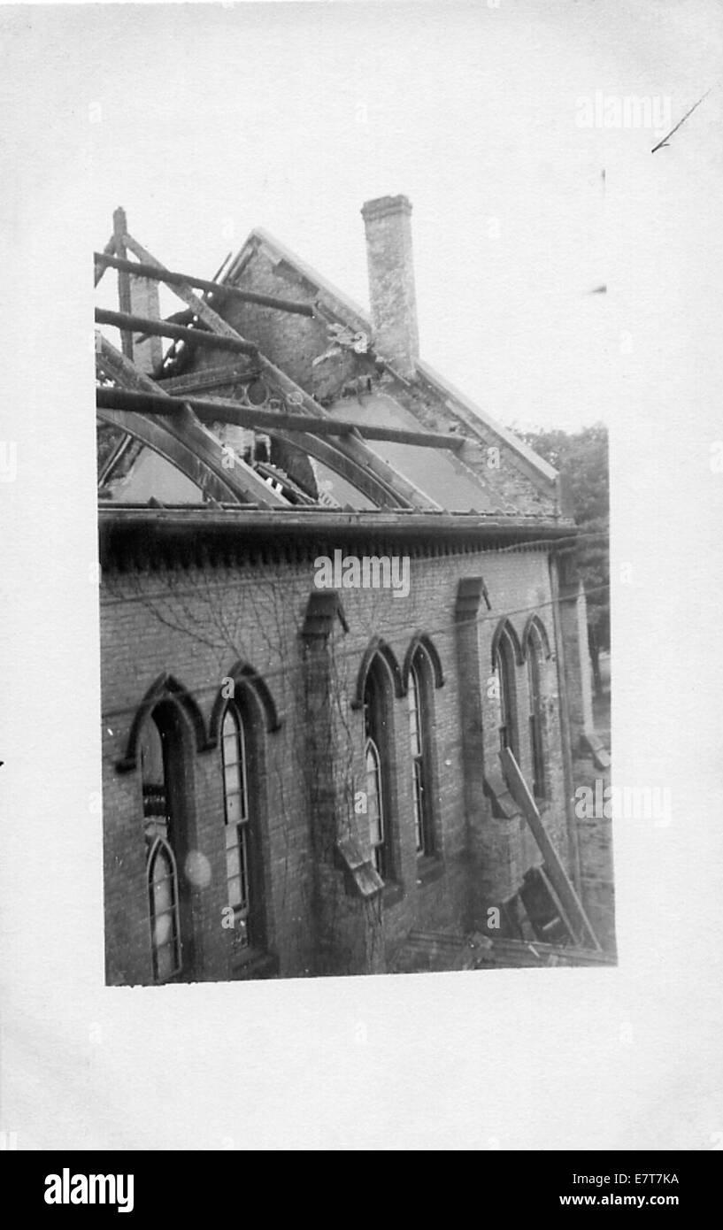 Cette image montre, l'église de Paul, peut-être après un incendie. La photographie capture les dommages et l'impact de l'incendie, documentant un événement historique affectant ce bâtiment emblématique. Banque D'Images