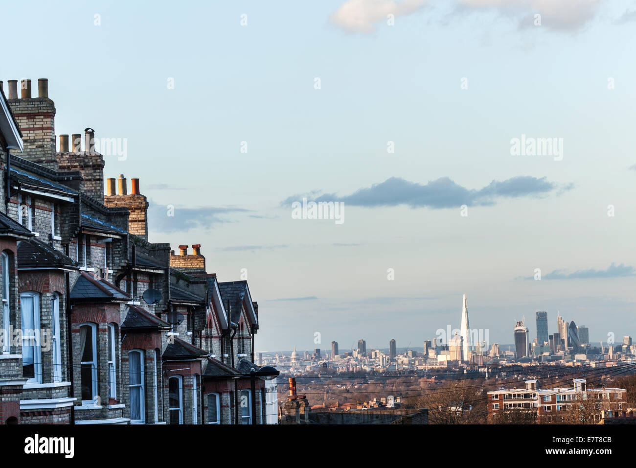 Vue de la ville de Londres dont le fragment de Crystal Palace dans le sud de Londres. L'avis comprend une rangée de maisons mitoyennes. Banque D'Images