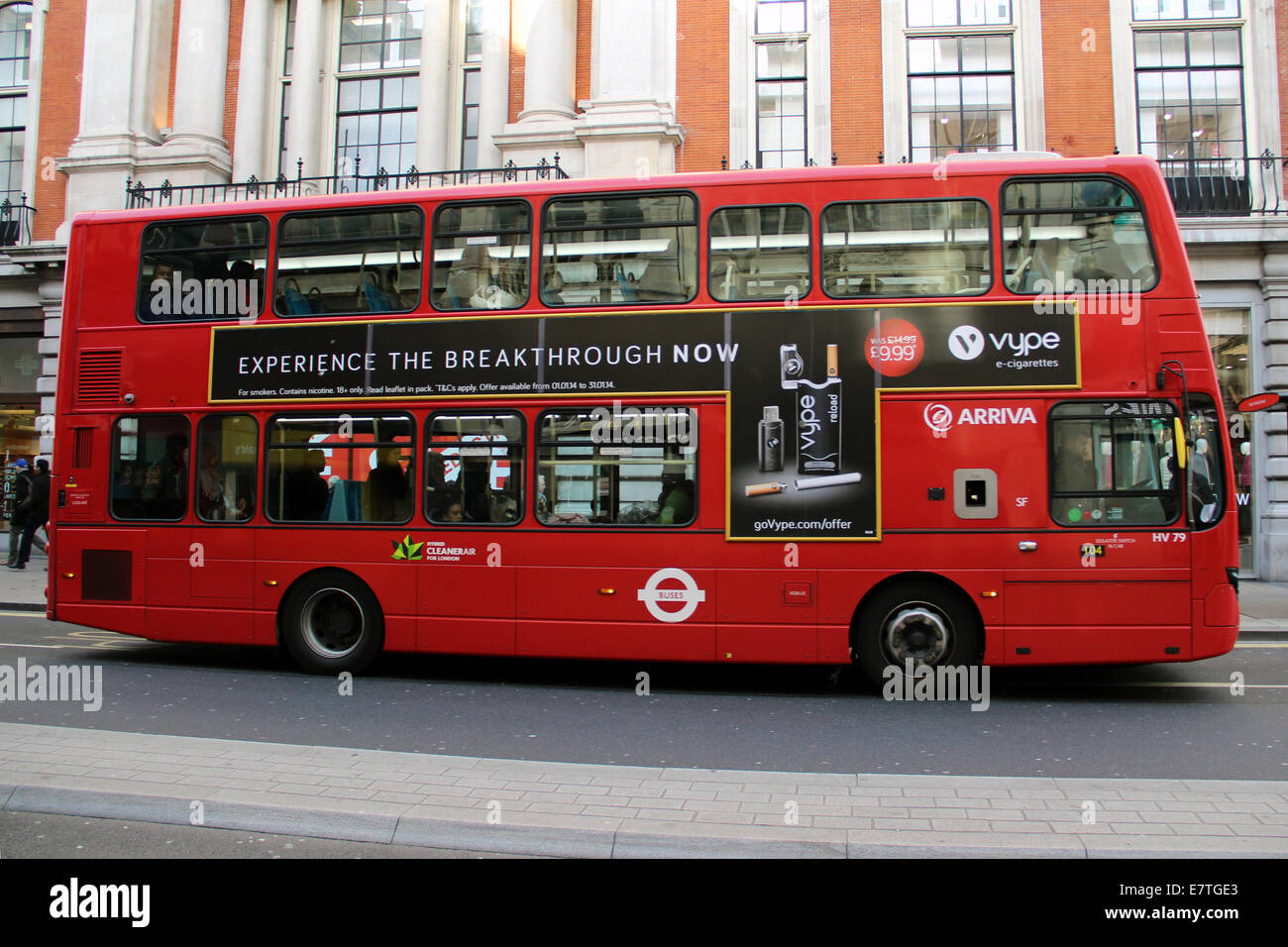 Angleterre : Double-decker bus à Londres, Oxford Street. Photo de 10. Janvier 2014. Banque D'Images