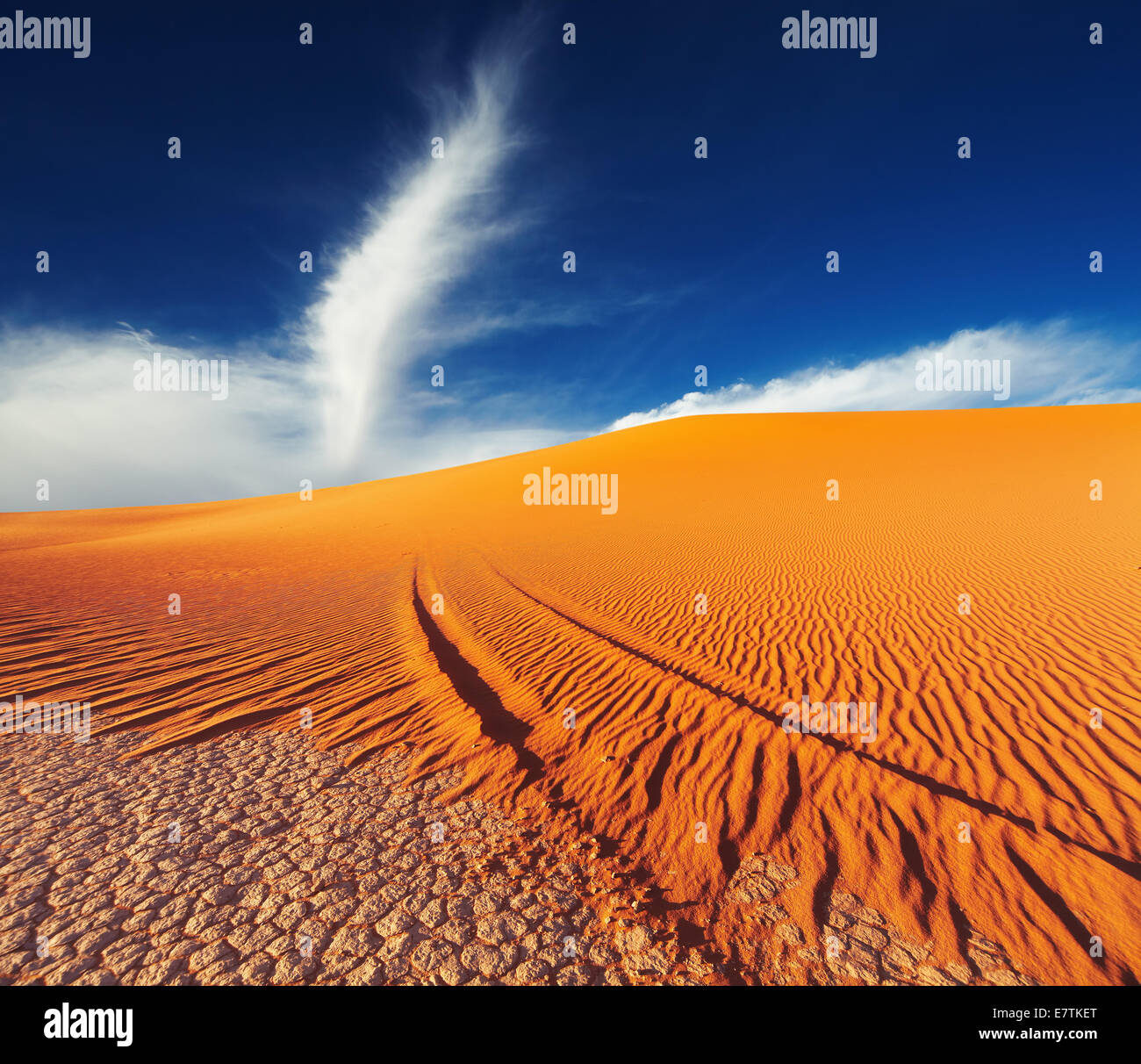 Dune de sable du désert du Sahara au coucher du soleil, Tadrart, Algérie Banque D'Images