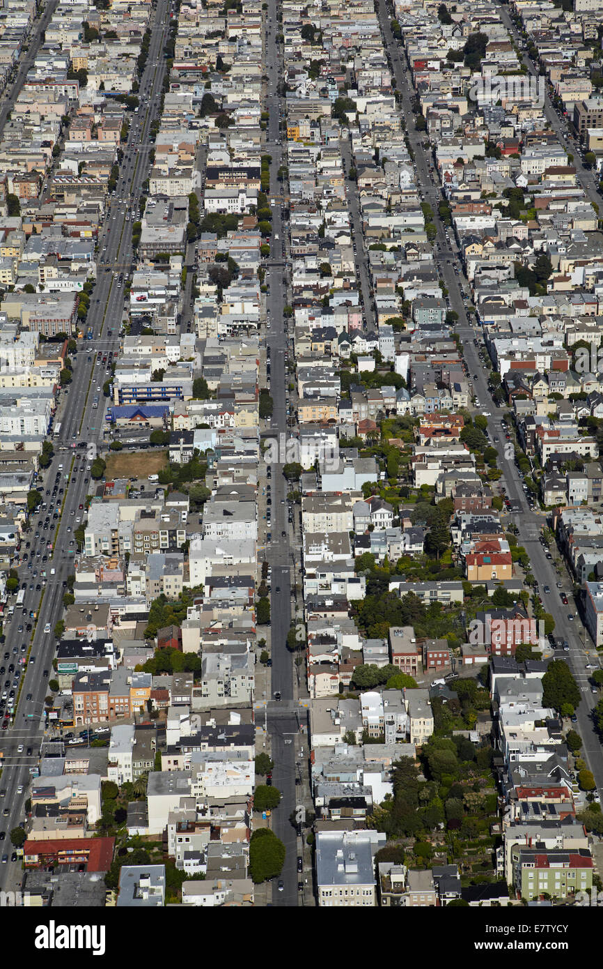 Lombard Street (la plus grande rue à gauche), Cow Hollow Neighbourhood, San Francisco, Californie, USA - vue aérienne Banque D'Images