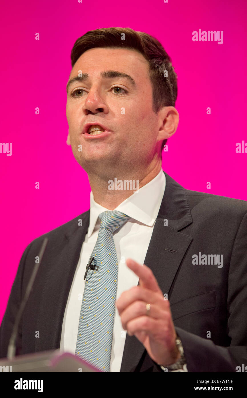 MANCHESTER, UK. 24 Septembre, 2014. Andy Burnham, Shadow Secrétaire d'État à la santé, traite de l'auditorium sur le quatrième jour de la conférence annuelle du Parti travailliste à Manchester Central Convention Complex Crédit : Russell Hart/Alamy Live News. Banque D'Images