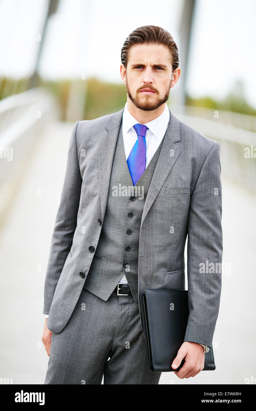 Businessman walking au bureau Banque D'Images