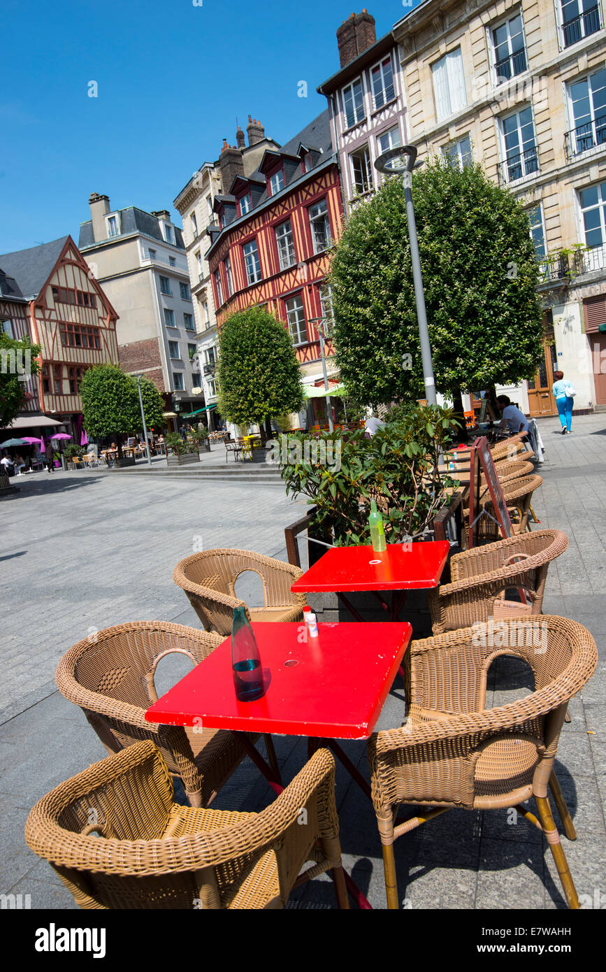 Coin salon en plein air dans un restaurant à Rouen, France Europe Banque D'Images