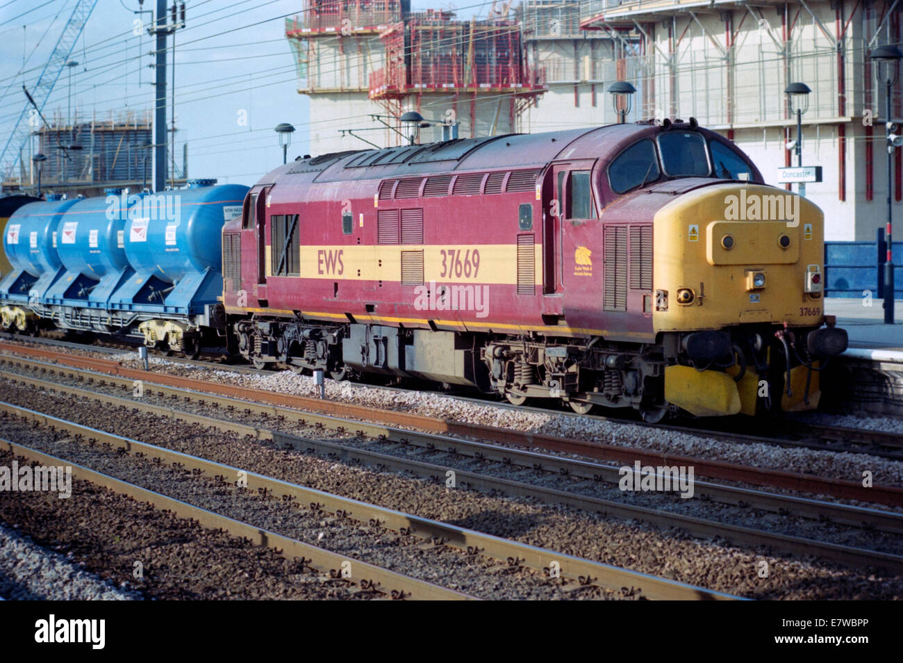 Locomotive diesel numéro 37669 37 à doncaster en Angleterre en 2000 Banque D'Images